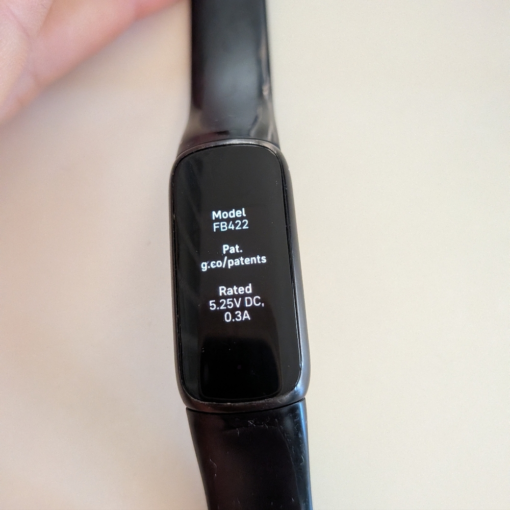 Fitbit luxe Black Fitness Tracker Smart Band